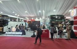 >Tampil Perdana di GIIAS 2026, Karoseri Piala Mas Bawa Bus Kabin Mewah