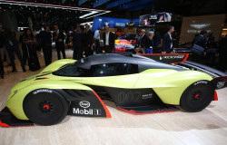 >Aston Martin Siapkan Mobil Tandingan McLaren P1