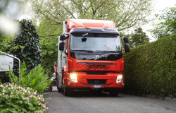 >Truk Listrik Volvo Tempuh Jarak Lebih dari 250 Juta Km, Setara Keliling Dunia 6.200 Kali!