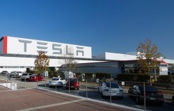 >Tesla Siap Bangun Pabrik di Cina