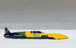>JCB Hydromax Bertenaga 1.600 dk, Pecahkan Rekor Kecepatan di Bonneville
