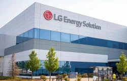 >LG Akan Suplai Baterai Silinder Untuk Mercedes-Benz Mulai 2028
