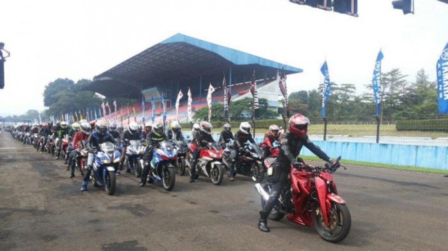 Ratusan Komunitas Motor Vixion Padati Sirkuit Sentul