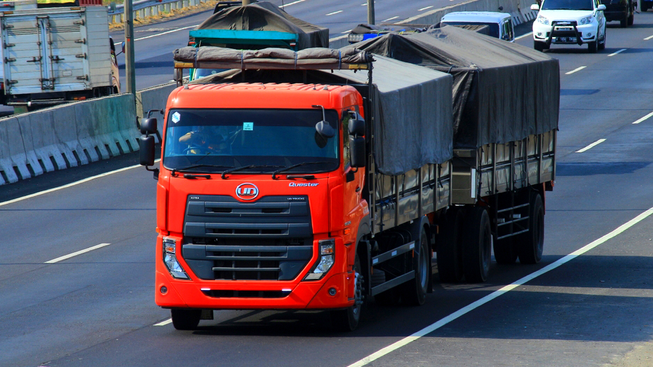 Aneka Ragam Sistem Penggerak Roda Truk dan Bus di Indonesia