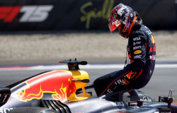 >Max Verstappen Dikabarkan Hampir Bergabung ke Mercedes