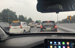 >Arus Mudik di Exit Tol Cileunyi Alami Kepadatan, Gardu Cadangan Sudah Disiapkan