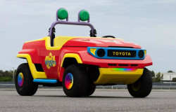 >Toyota Big Red Ute Mobil Listrik 'Sayang Anak' yang Menggemaskan