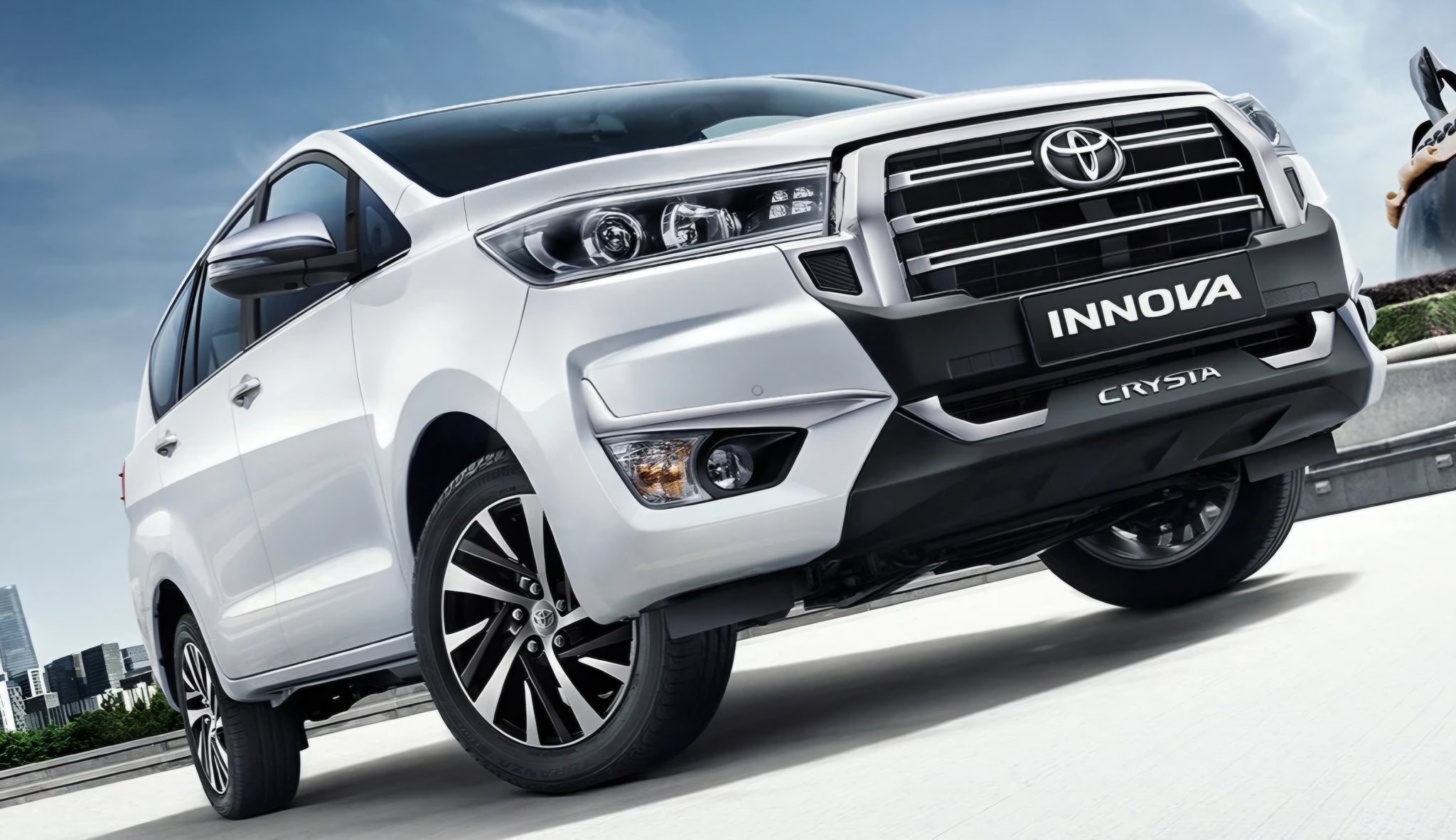 Cara New Toyota Innova Crysta Meraih Hati Pencinta MPV di India
