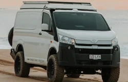 >Toyota HiAce 4x4 Paling Buas Siap Terabas Medan Ekstrem, Land Cruiser Lewat!