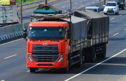 >Terbongkar! Ini Alasan Kenapa Truk dan Bus Tetap Celaka Meski Sudah Jalan Pelan