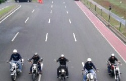 >Butuh Waktu 3 Bulan Perjalanan Touring ke Mekkah