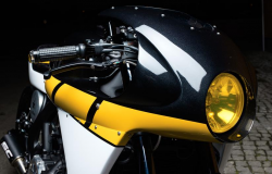 >Modifikasi Motor Yamaha Vmax Menjadi Motor Balap Tahun 70-an