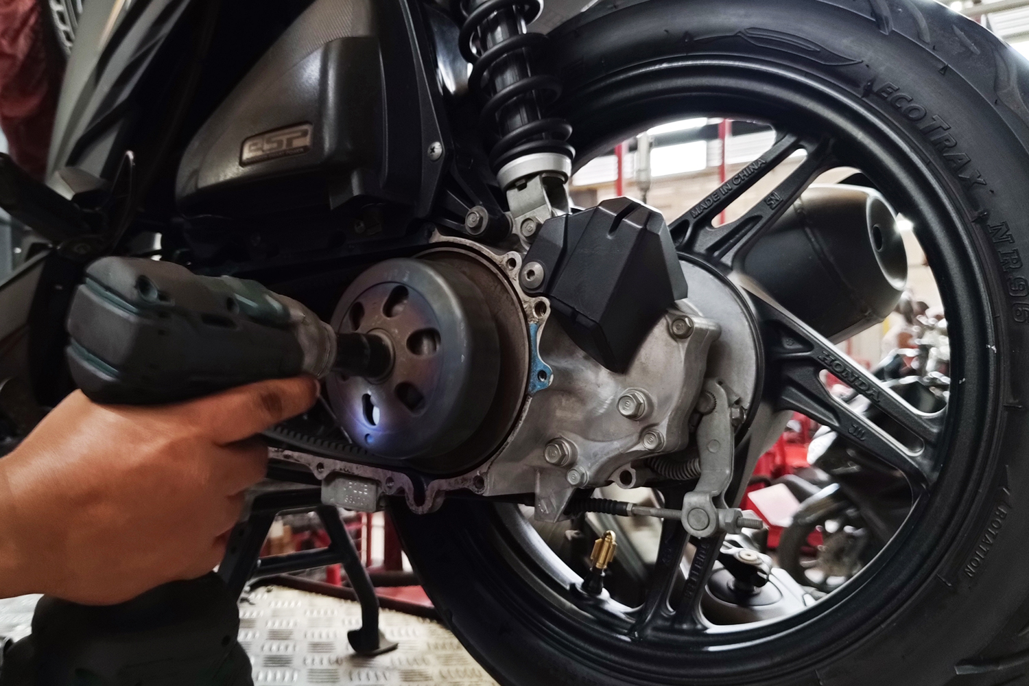 V-Belt Motor Matik Mulai Rusak? Kenali 3 Gejala Ini Sebelum Mogok di Jalan