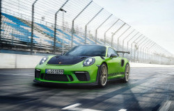 >Porsche 911 GT3 RS 2018 Lahap Sirkuit Nurburgring Kurang dari 7 Menit