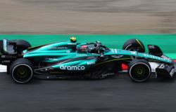 >Deal! Fernando Alonso Sepakati Kontrak dengan Aston Martin Hingga 2026