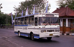 >Kenangan Bus Damri Goyobod yang Gunakan Mesin Depan dari Mercedes-Benz