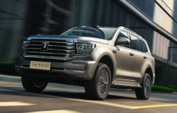 >GWM Tank 500 Terbaru Meluncur, Ada Varian ICE dan PHEV Dibanderol Mulai Rp760 Jutaan