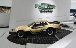 >Porsche Gelar Pameran "Forever Young" Rayakan Teknologi Legendaris Transaxle