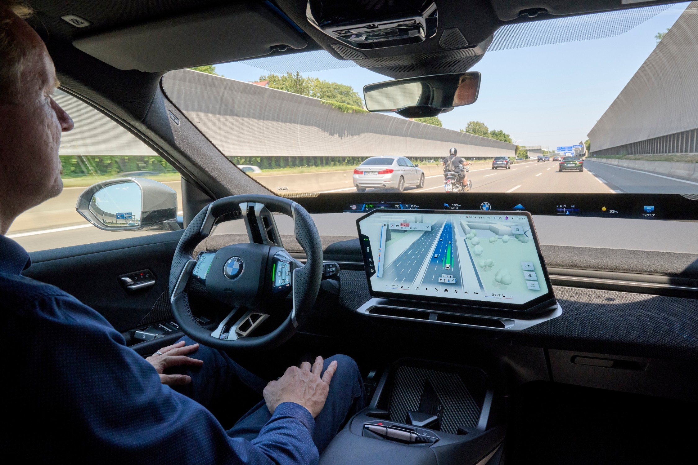 BMW Rilis BMW Maps dengan Driver Assistance di Operating System X
