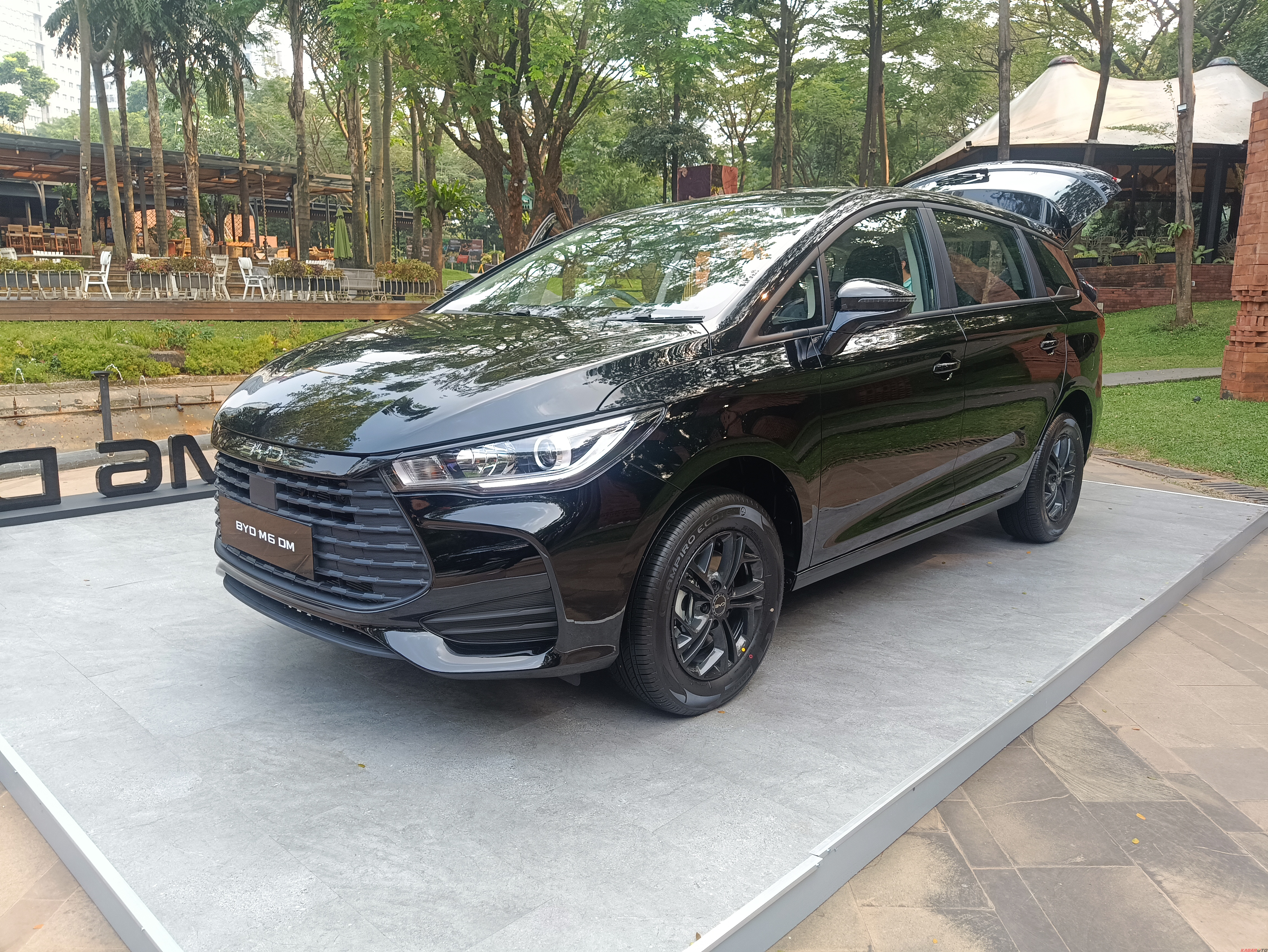Pasar PHEV Indonesia Memanas di Agustus 2026: BYD M6 DM Makin Perkasa, DFSK E5 Plus Belum Terlihat