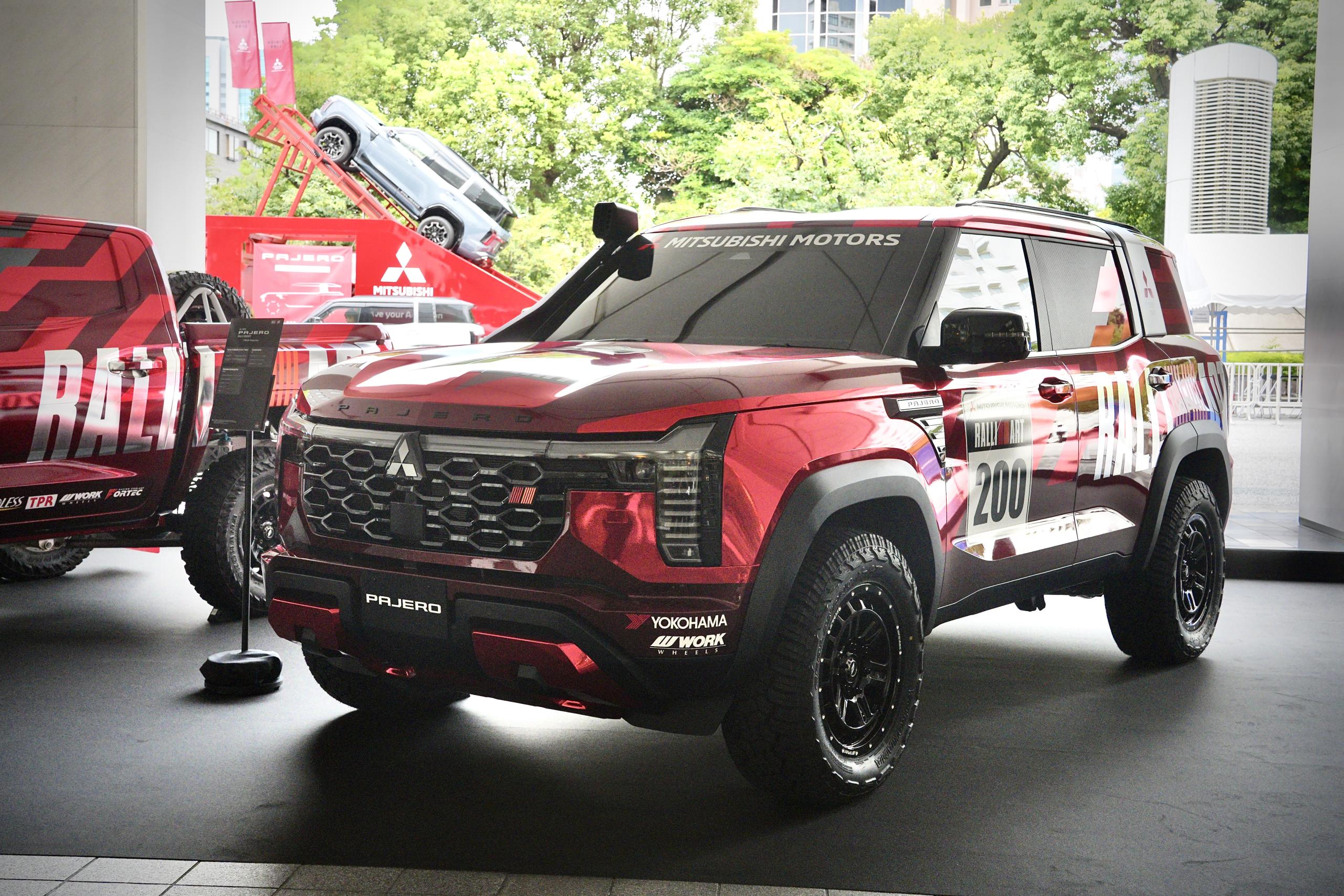 Mitsubishi Pajero Generasi Kelima Pamer Livery AXCR 2026