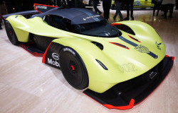 >Aston Martin Valkyrie AMR Pro Habis Terjual