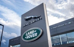 >Tekanan Bisnis Paksa Jaguar Land Rover Akan Pangkas 4.000 Pekerja