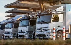 >Tuntaskan Krisis 20.000 Parkir Truk, Mercedes-Benz RilisĀ Fitur Baru di Remote App