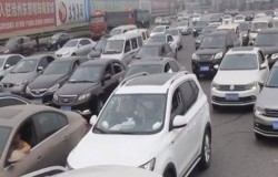 >Video: Pencuri Sukses Curi Mobil Saat Terjebak Macet