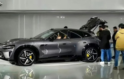 >Perang Harga Mobil Listrik Tiongkok Memanas, Makin Canggih Tapi Tekor