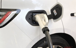 >Ini yang Membedakan AC Charger Level 1 dan Level 2 untuk Mobil Listrik