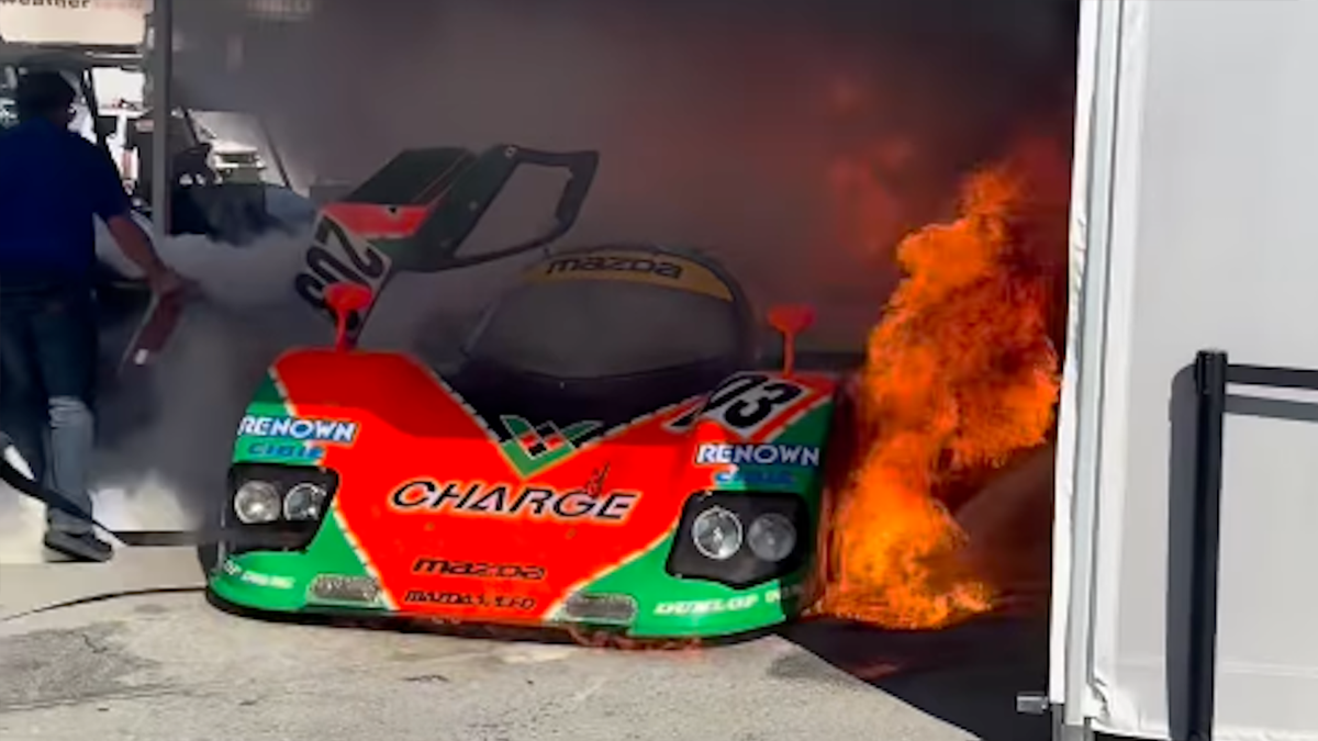 Mobil Balap Langka Mazda 767B Terbakar di Amerika Serikat