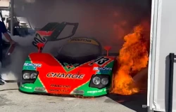 >Mobil Balap Langka Mazda 767B Terbakar di Amerika Serikat
