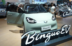 >Wuling Capai Produksi 3 Juta EV, Luncurkan Magic Battery Rakitan Lokal