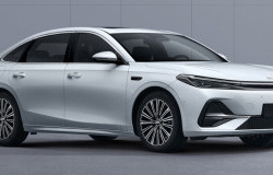 >Geely Galaxy A7 Siap Bersaing di Pasar Sedan Hybrid, Harganya Rp226 Jutaan