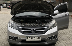 >Daripada Antre di Bengkel, Tips Ganti Oli Mobil Sendiri yang Bisa Dilakukan di Rumah Sebelum Mudik