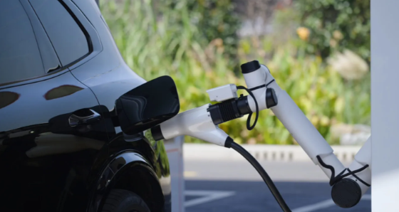 Geely Hadirkan Charger Ultra-Cepat, Isi Baterai Mobil Listrik Cuma 4 Menit
