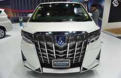 >Toyota Alphard Rambah Thailand, Ini Bedanya dengan Indonesia