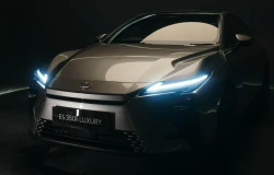 >Lexus ES Generasi Terbaru Melantai, Kini Hadirkan Opsi Listrik Murni