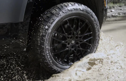 >Mengenal Bridgestone Dueler, Ban Tangguh yang Siap Menembus Lokasi Bencana Alam