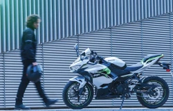 >Kenali Kawasaki Ninja e-1, Molis Rp150 Jutaan Bergaya Sporty