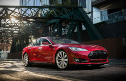 >Roda Kemudi Bermasalah, Tesla Tarik Model S
