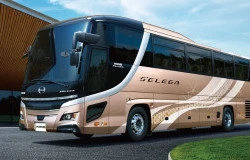>Bus Baru Hino Ini Adopsi Transmisi ZF TraXon 2, Bikin Rem Jarang Disentuh?