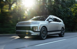 >Hyundai Ioniq 9 2026 SUV Listrik Tiga Baris Futuristik, Harga Mulai Rp1,2 Miliar