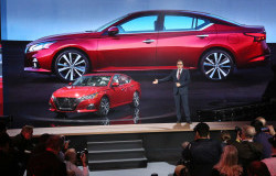 >Nissan Altima AWD Representasikan Desain V-motion 