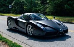 >Incaran Kolektor, Ferrari Enzo Warna Hitam Satu-Satunya Dilelang 