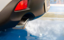 >Jangan Abaikan Knalpot Mobil yang Mengeluarkan Asap Putih, Bisa Jadi Masalah Serius!