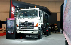 >Spesifikasi Lengkap Truk Hino 700 ZS4141 6x4