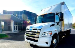 >Truk Listrik Hino Le Series Meluncur, Gunakan Teknologi Baterai Panasonic