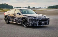 >Honda Siapkan Mobil Hybrid e-AWD Mulai Tahun 2027